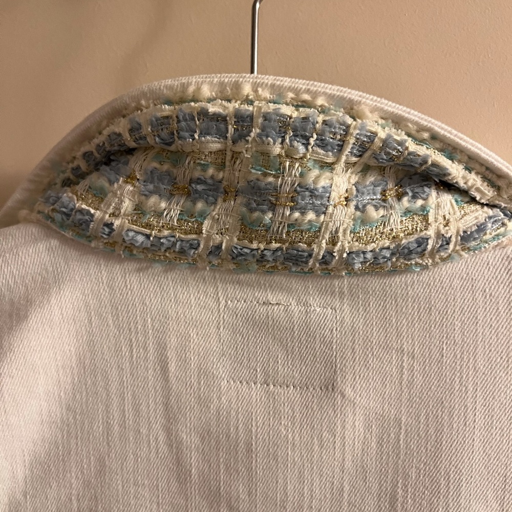 Versatile White Denim Jacket with unique Classic Design - Picture 5 of 9